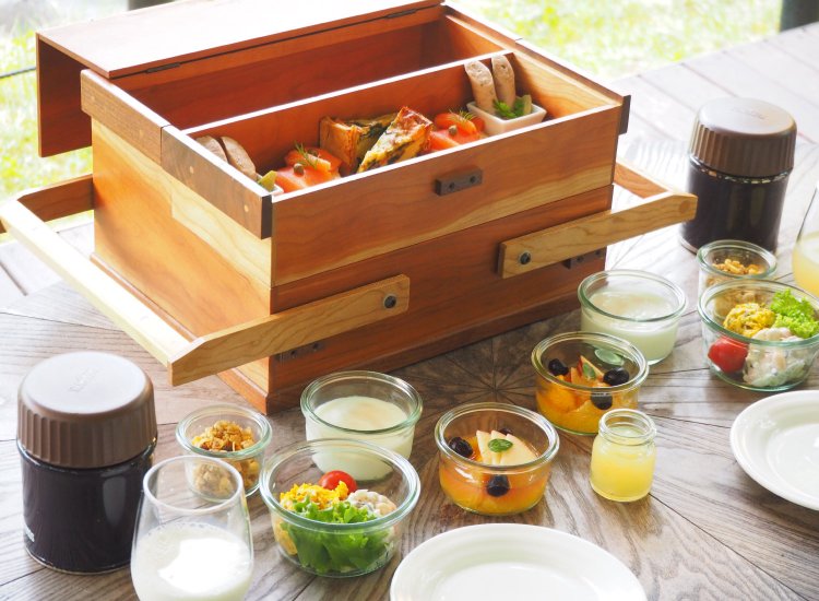 ポットの中身は熱々のスープでした。