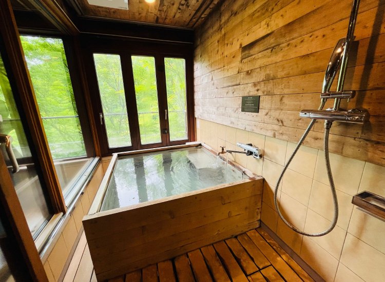 せせらぎに耳を傾けながら全身ふやけるまで浸かりたい……。