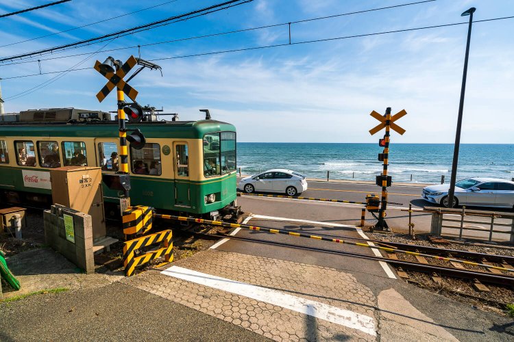 江ノ電・長谷～江ノ島さんぽコース！　電車に乗っても眺めても、はしゃげる沿線