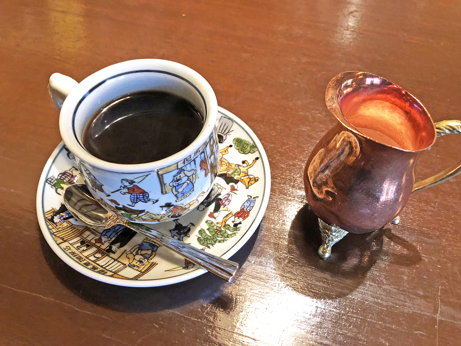 一杯ずつネルドリップで淹れる特撰オリジナルコーヒー780円。