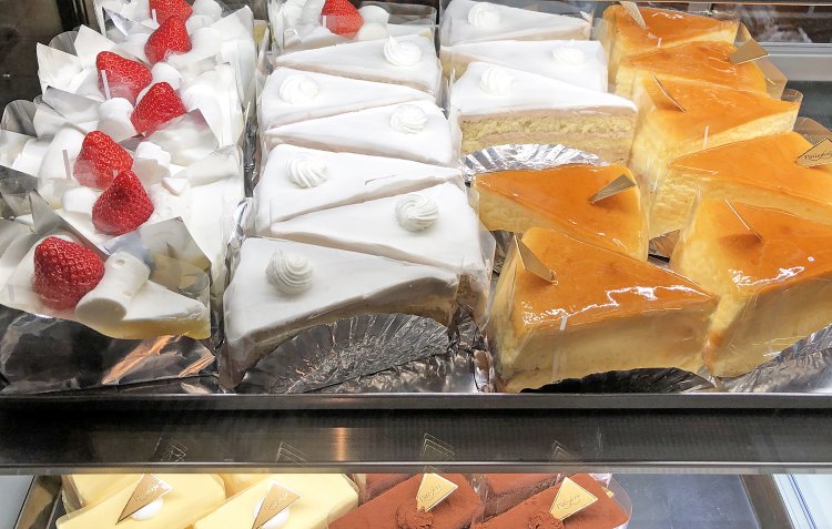 ケーキは長年のお付き合いの業者がこのお店のために製造している。