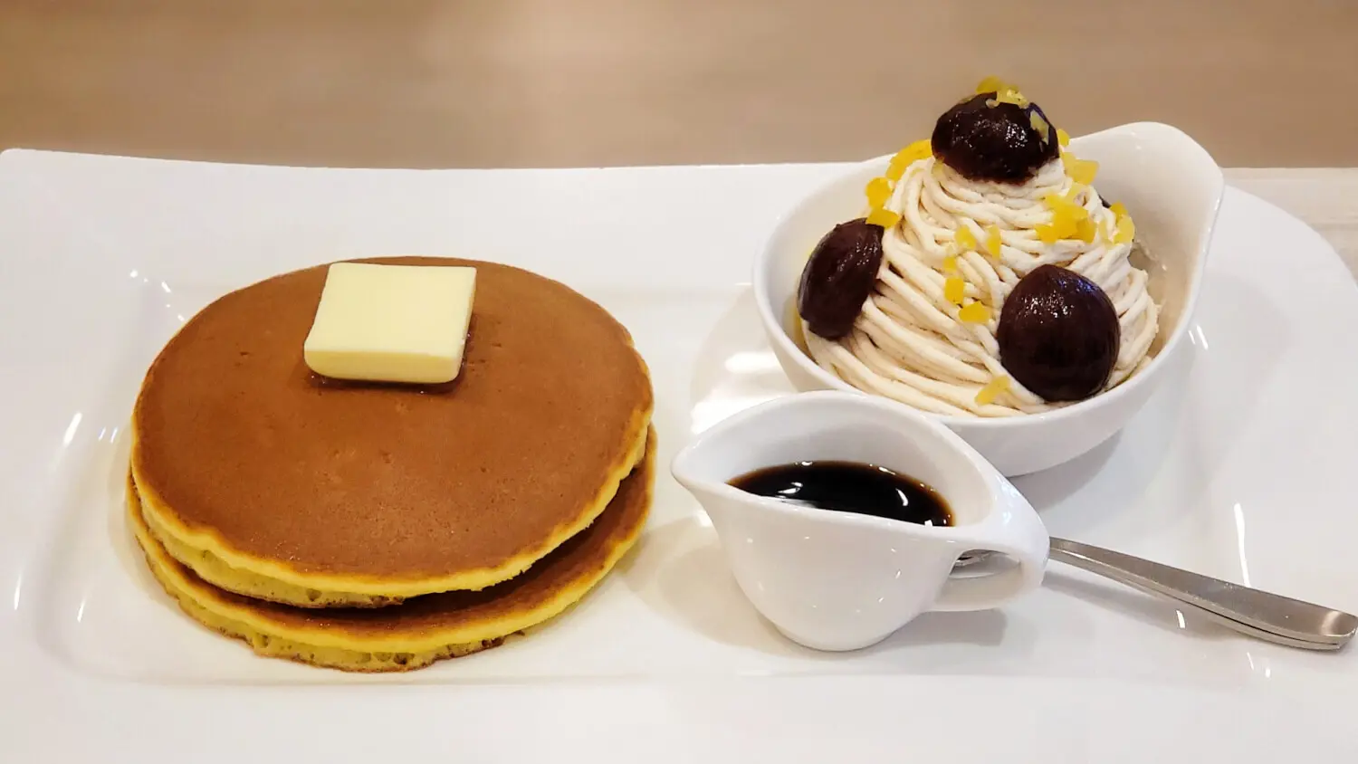 しあわせになる美味しさ 銅板手焼きホットケーキ マチヤス 黒猫スイーツ散歩 曳舟編 さんたつ By 散歩の達人