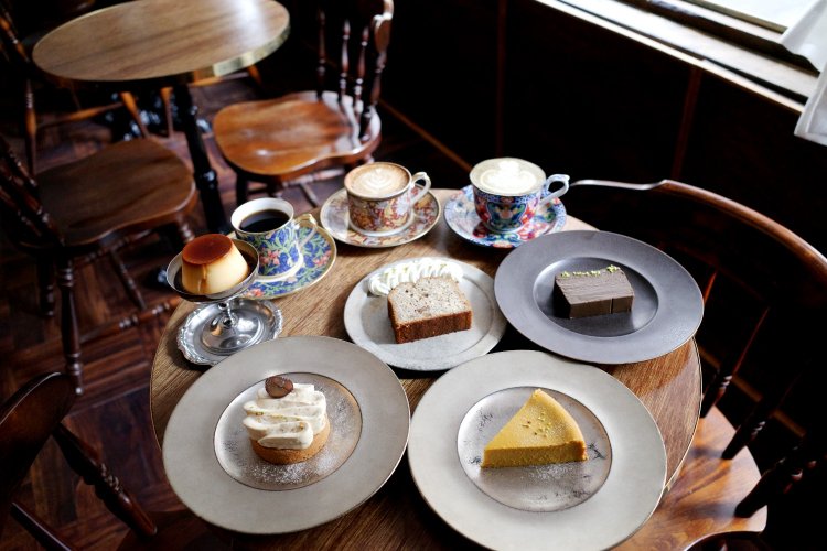 季節によって違った顔を見せるデザートはドリンクと一緒に楽しもう。