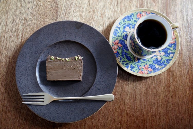 ほうじ茶のテリーヌショコラ550円とブレンド550円。