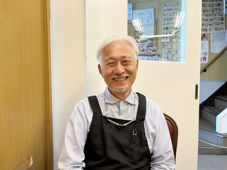 2代目でオーナーの竹鼻公和さん。学生時代から店を手伝い、洋食店などでも修業を積んだ。