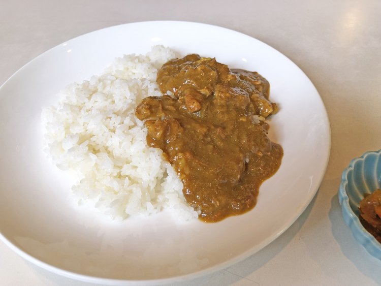 奥行きのあるやさしいコクが広がる大人気のカレー。