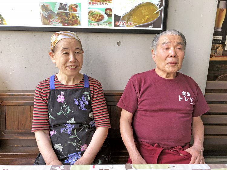 ご主人の矢留楯夫さんと奥様の勝子さん。