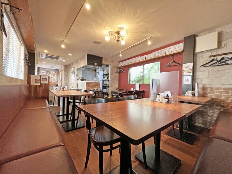 ２階はグループやファミリーで楽しめる。ソファになっているので小さな子どもがいても安心。