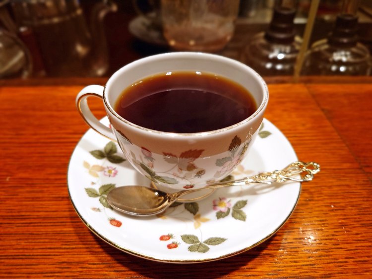 ブレンドコーヒー540円。サイフォンで淹れることでコーヒーの味と香りをしっかりと引き出す。