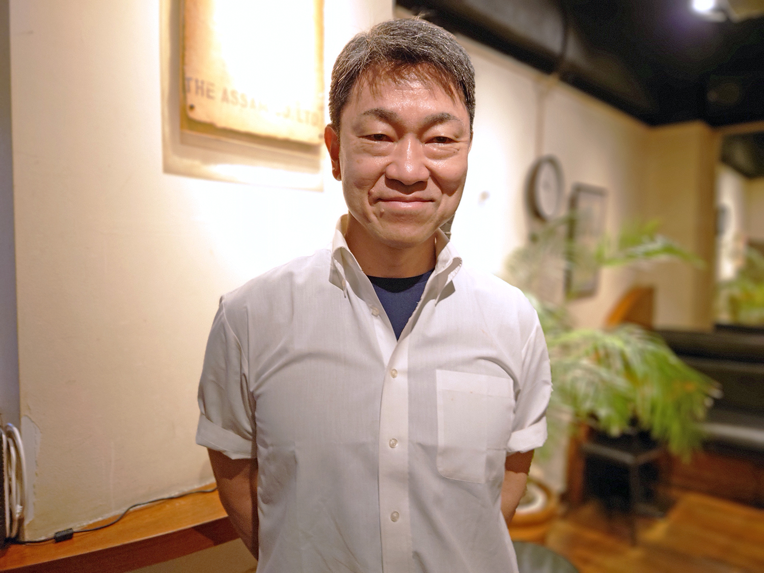 オーナーの山本眞輔さん。生まれ育った新宿で『cafe AALIYA』のほか、カレー店も営む。