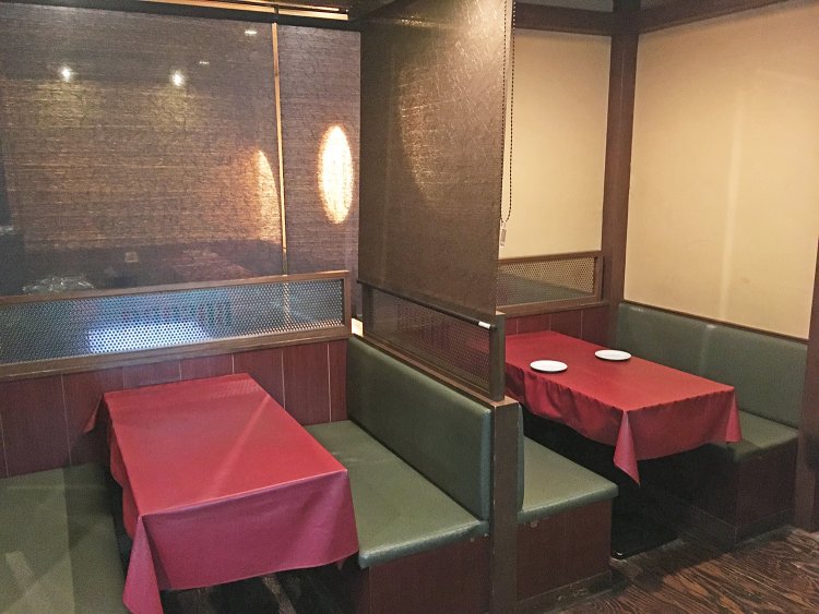 落ち着いた雰囲気の店内にはテーブル席が32席。