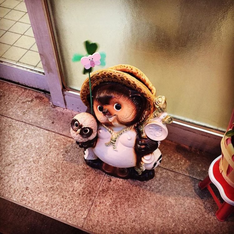 手にフクロウを持ったタイプ。