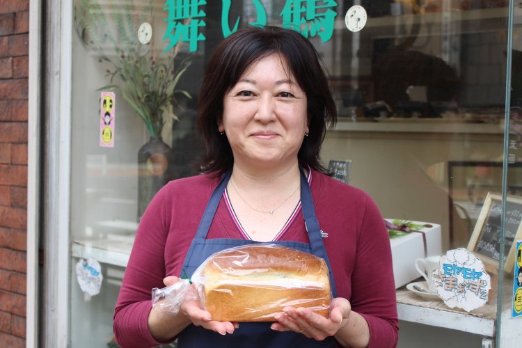 ぶどうパンと梅村さん。