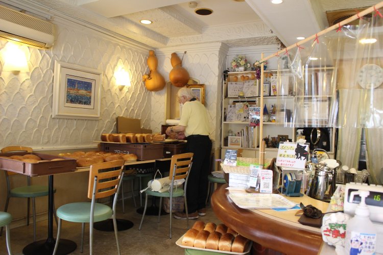 パンは浅草橋の『ボワ・ド・ブローニュ』で焼かれ、こちらに運ばれてくる。