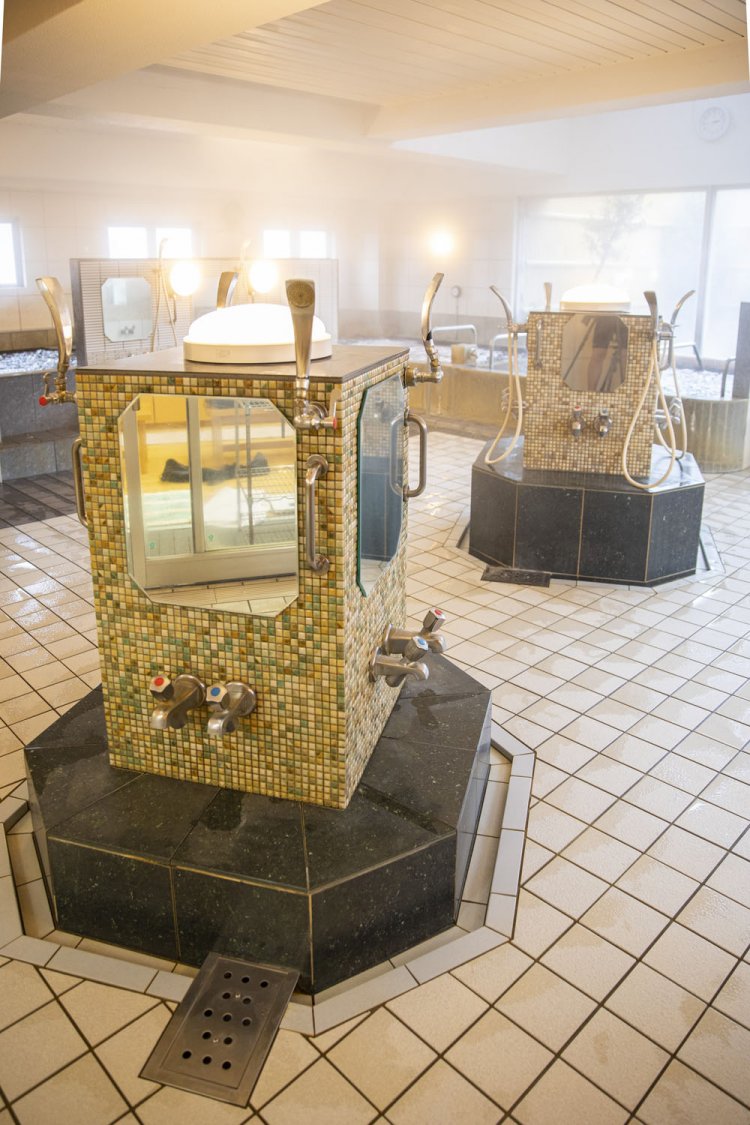 3階の島カラン。１階のカランも高さ違いあり。