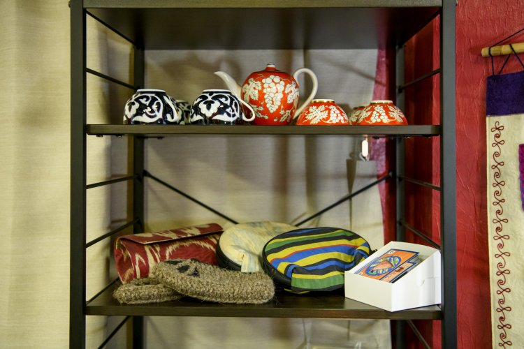 ウズベク風のインテリアも目を引く。