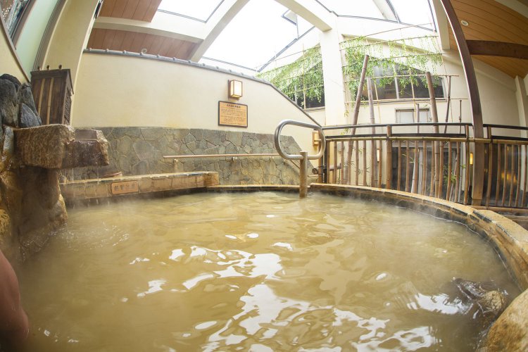 黄金の湯はやわらかくツルッとした肌ざわり。