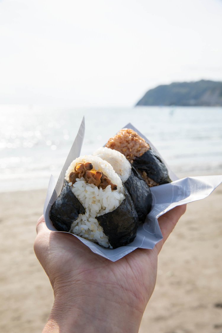 『逗子葉山常備菜研究所』のおむすび。