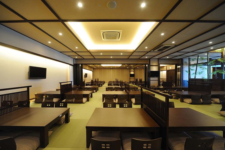 座敷タイプとテーブルタイプをそろえた憩い処。