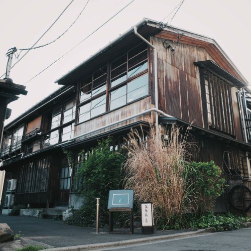 神楽坂の坂上いぶし銀横丁の謎。コアな人とモノが集まる「一水寮」文化圏は世界を見すえる