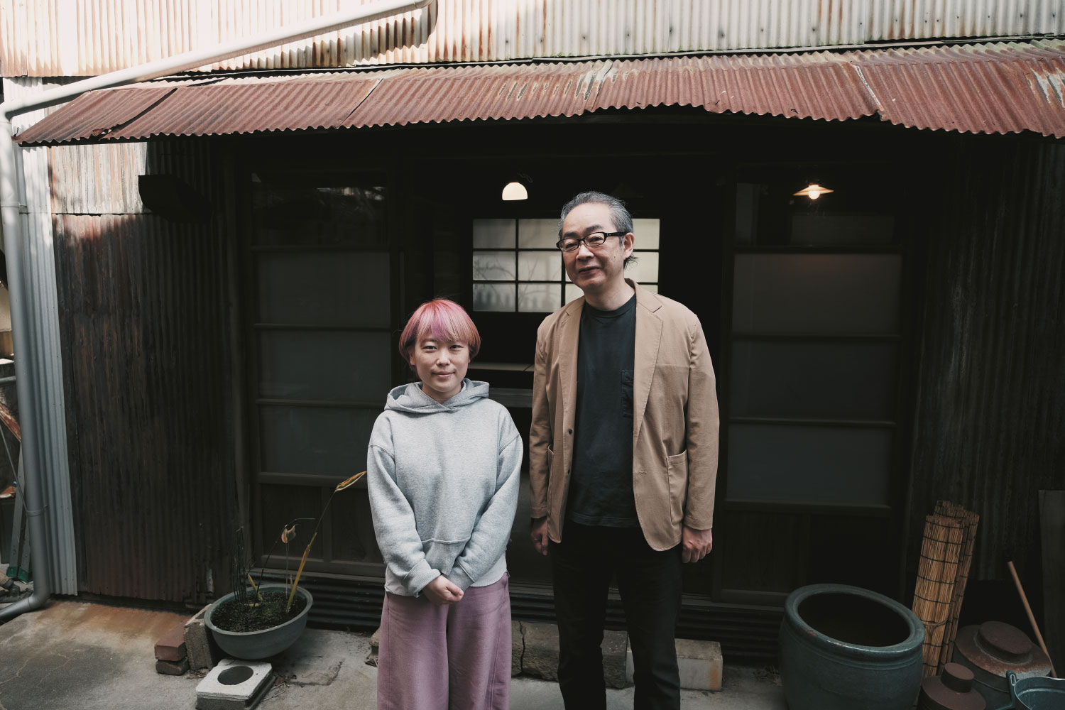 鈴木歩さん（左）と木村茂さん。「一水寮」の名の由来は今となってはわからないとか。