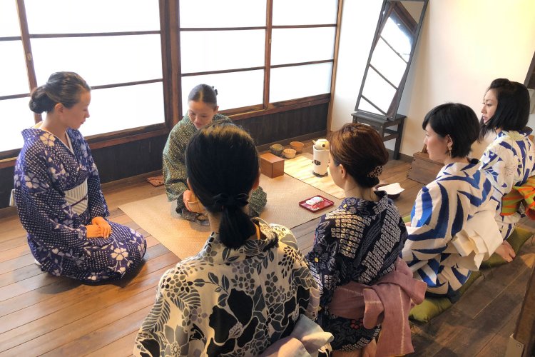 これはお抹茶の会の時の様子（写真提供＝佐々木康裕さん）。