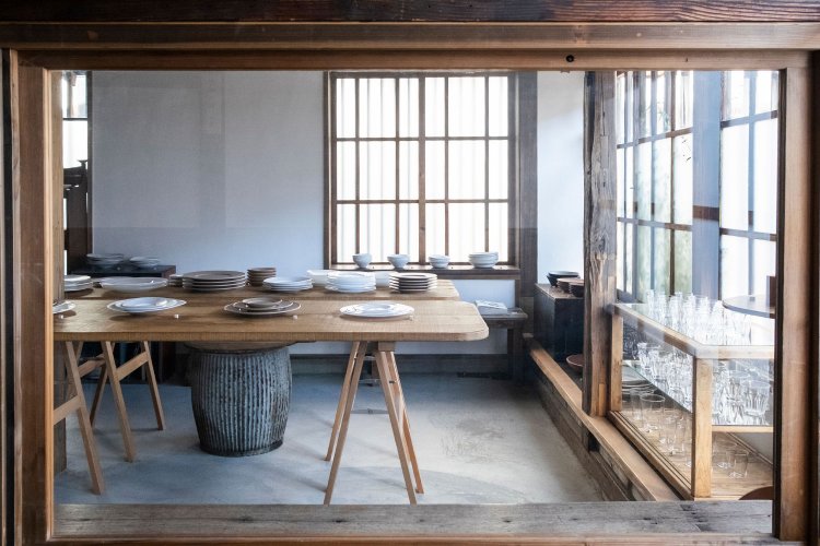 「生活工芸」の器の代表的な展示風景（写真提供＝菅野康晴さん）。