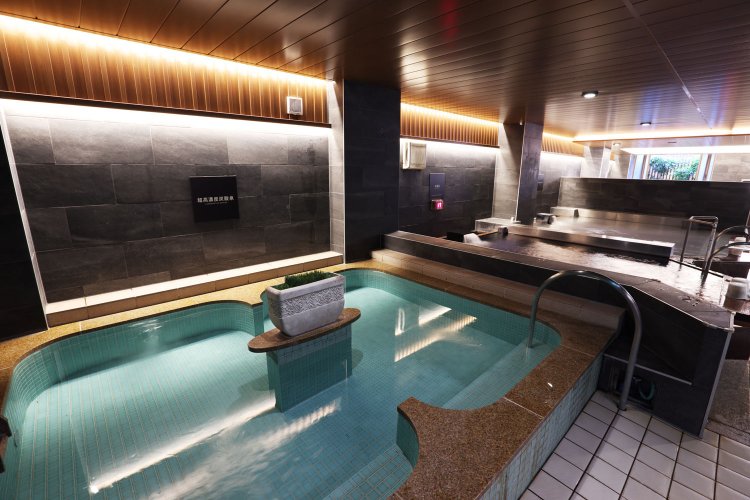 内湯には炭酸泉やシルキーバスなどもあり種類豊富。