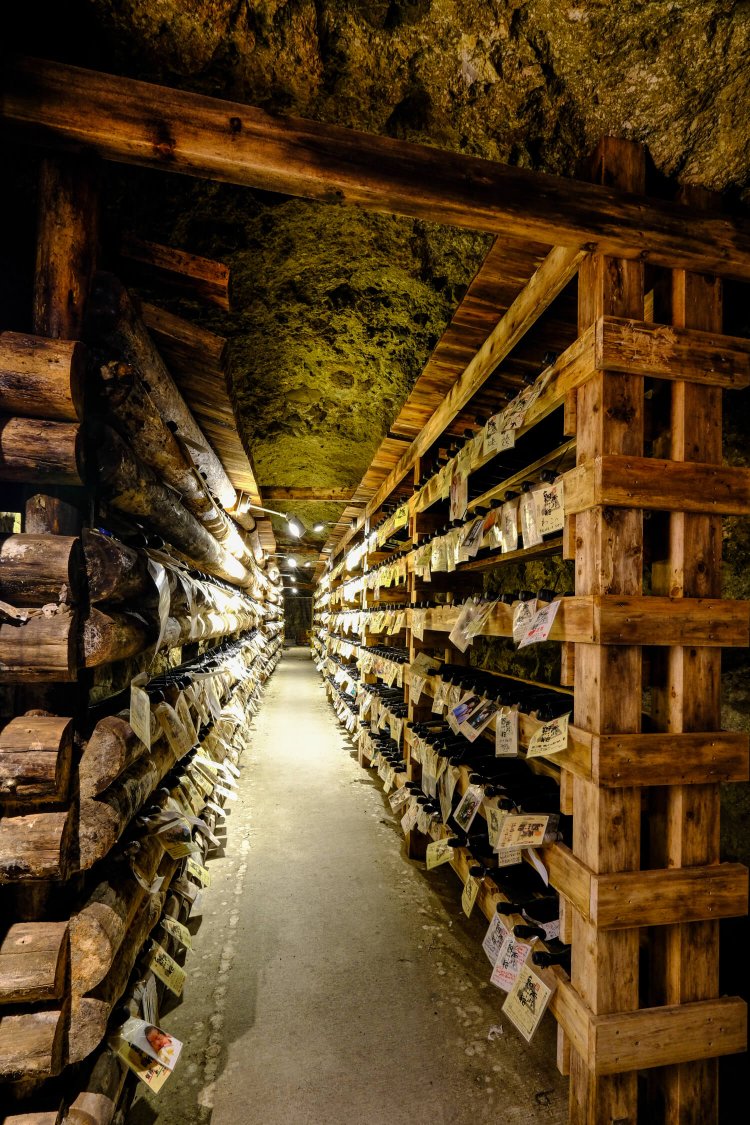 大吟醸酒をメッセージとともに5～20年預かるオーナーズボトル制度も人気。