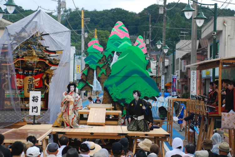 移動式野外歌舞伎舞踊が最大の見どころの山あげ祭。　（写真提供＝那須烏山市商工観光課）。