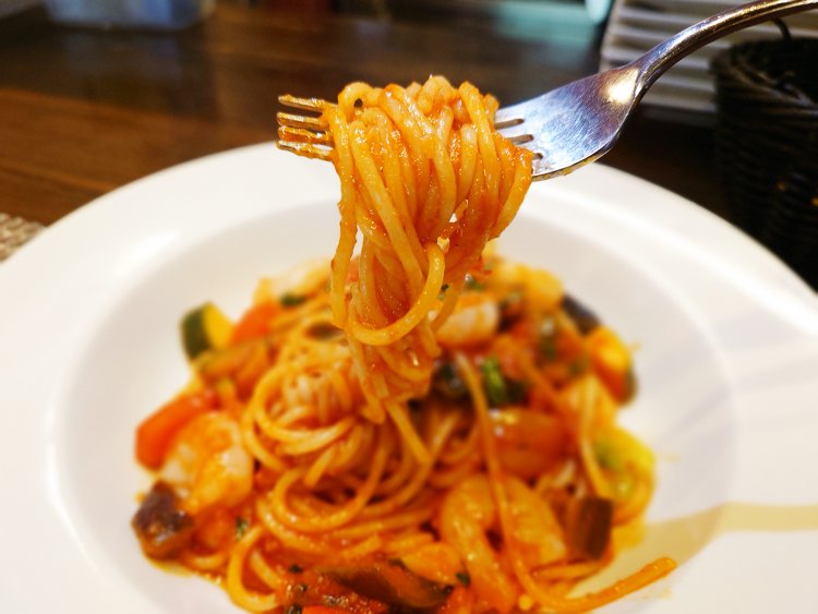 プラス550円で本格手打ちパスタに変更も可。