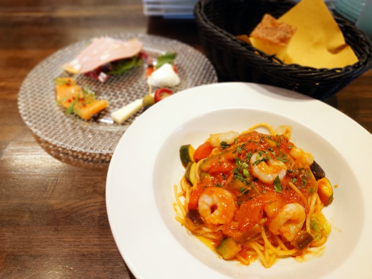 Pranzo B（前菜盛り合わせ、お好みのパスタ、エスプレッソ or 紅茶）1980円。