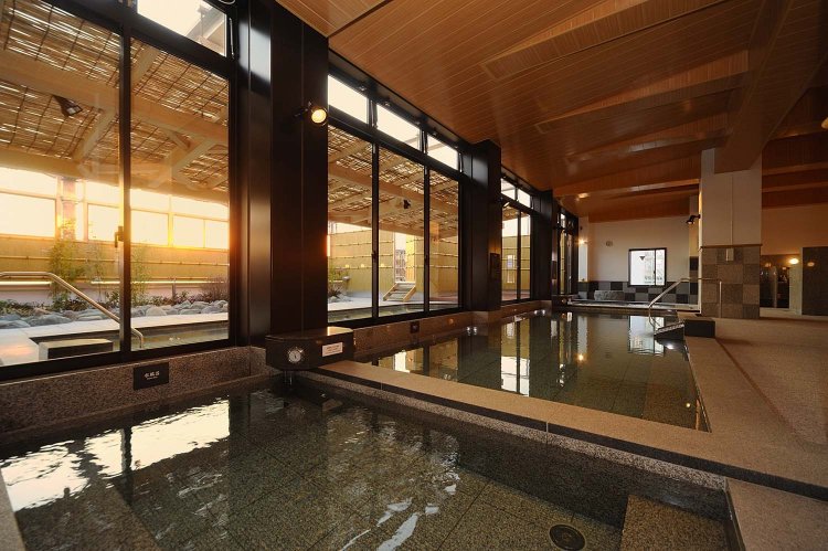 ゆったりとした空間でのんびりと温泉を楽しむことができる。
