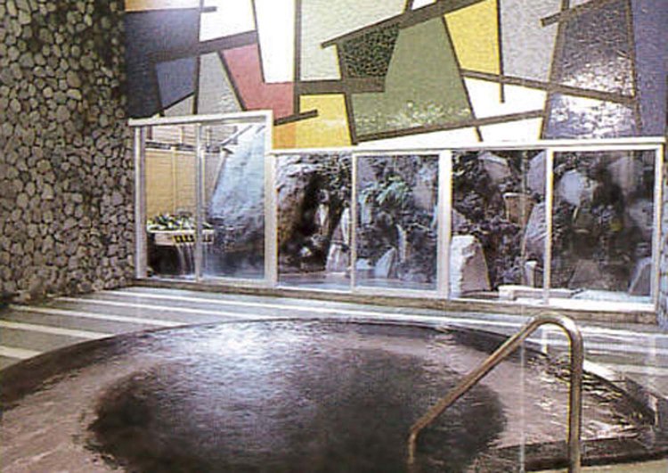 のびのびと惣湯の源泉を楽しめる古来湯。