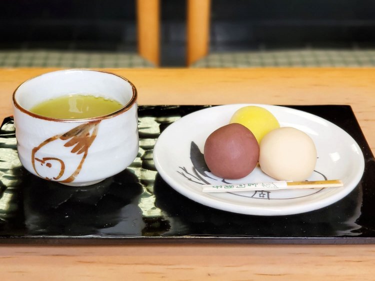 言問団子 召上り 720円。