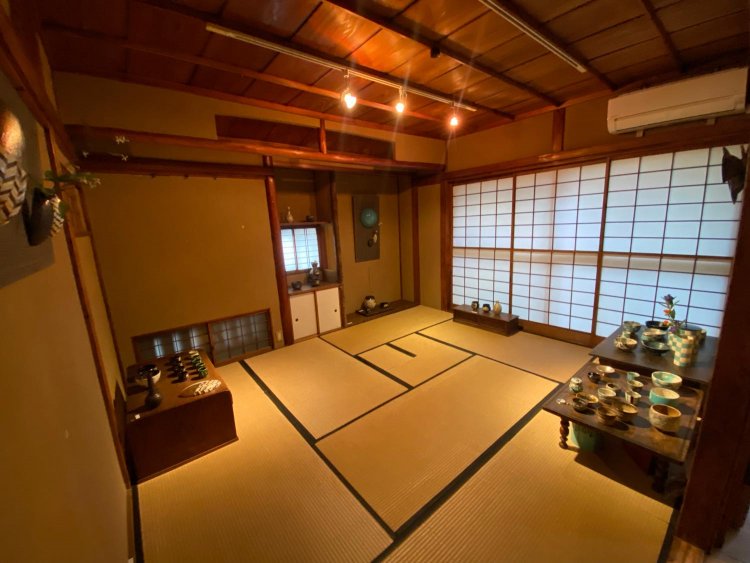 かつて市丸姐さんの寝室だった、1階の和室。茶室でもある。