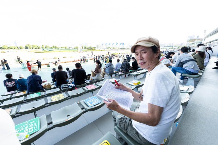 手に汗握るどころか、カスりもせんかった……。