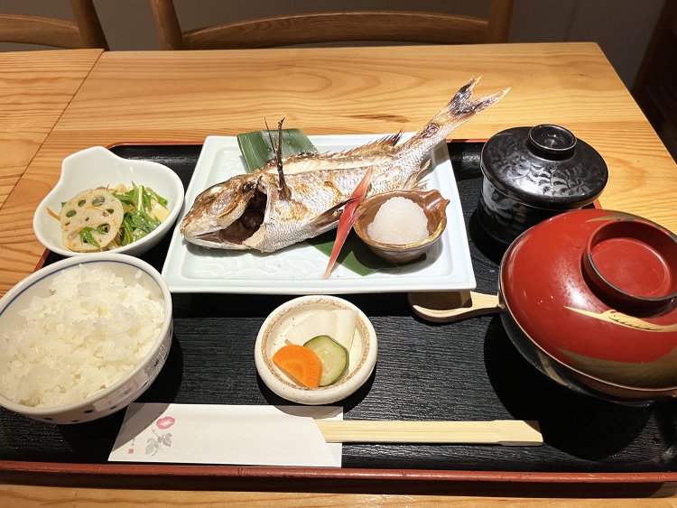 焼き魚御膳1430円～。茶碗蒸し、小鉢、お碗、ご飯、香の物付き。