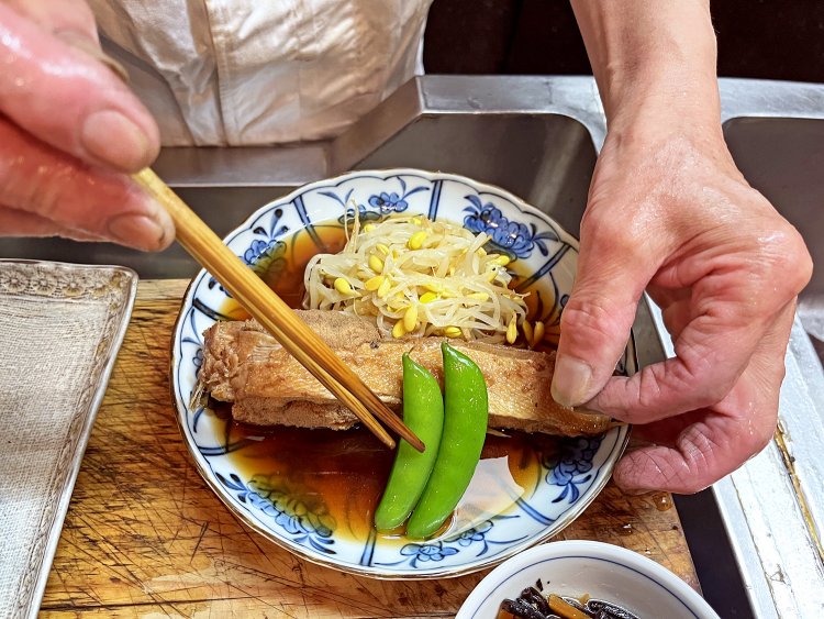 日本料理ひとすじのご主人は、彩りのよい盛り付けにもこだわる。