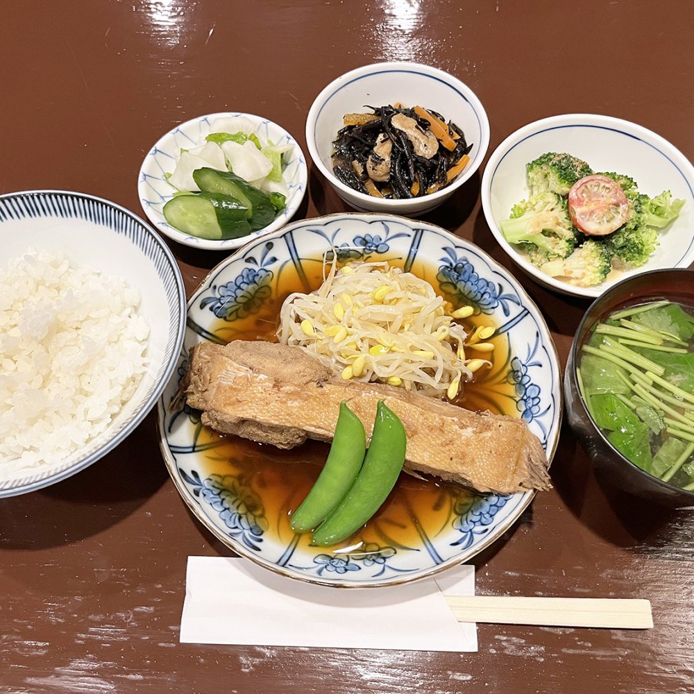 新宿御苑前『お菜処 ゆう』でランチ。野菜もたっぷりとれる、ボリューム満点のお魚定食