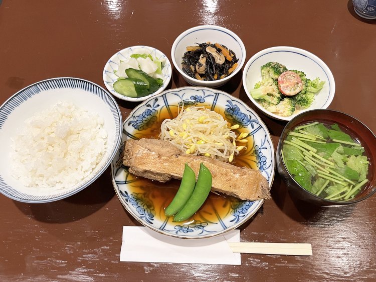 子持ちかれい煮850円。彩りのよい盛り付けにもこだわりが。