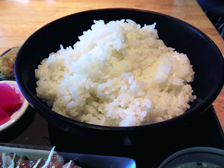 ランチタイムは多い時で3回転するので、満席続きでみんなが大盛りごはんにすると、1日100合炊いている計算に!?