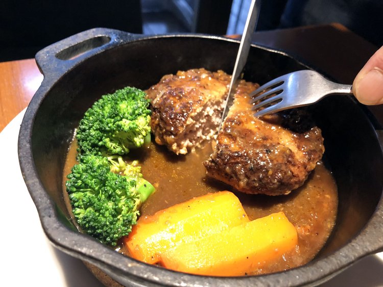 200グラム。ボリューム満点のハンバーグ。