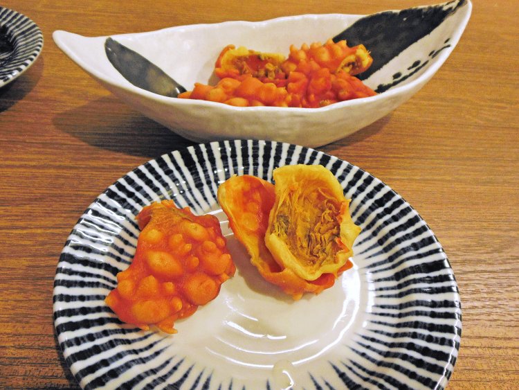 蒸しほや770円。生よりも苦味が少ないので、初めての方は蒸しほやからチャレンジするといいかも。