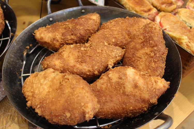 すみだカレー番長は195円。辛さはほどほどのマイルドな味わい。