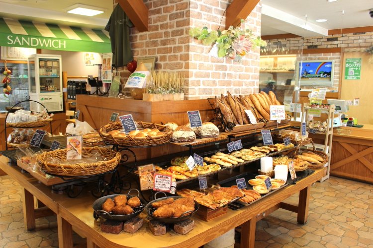 向島店の店内は、ゆったり広めになっている。