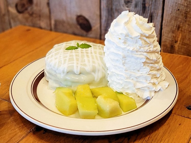 期間限定 2022年7月1日〜8月1日　メロン＆カスタードパンケーキ 1780円。