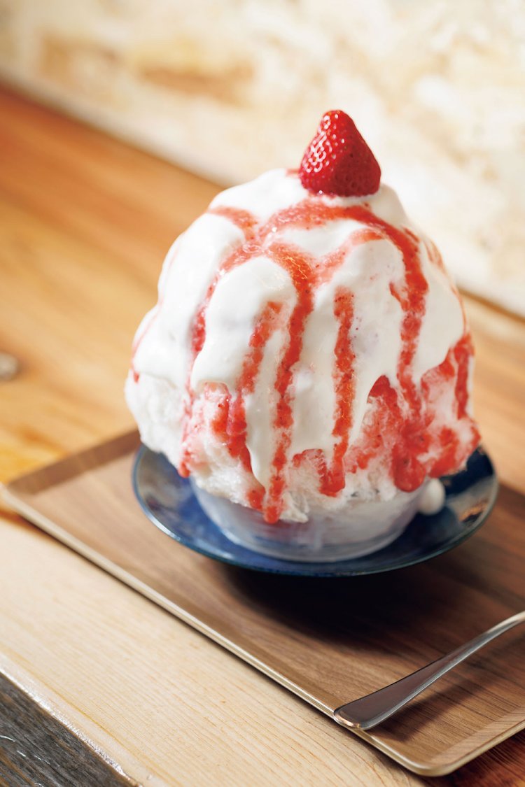 砂糖を使わず果実だけで作ったフレッシュソースをかけて。