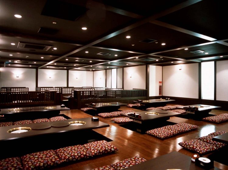 やや高級志向の料理が食べられる万葉亭。