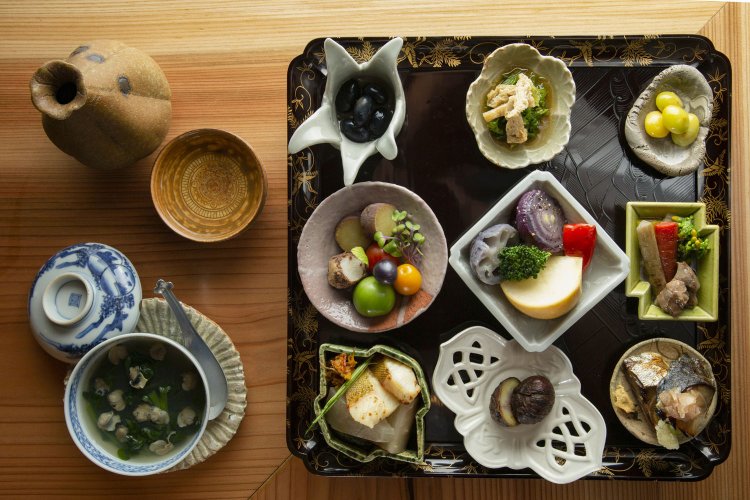 野菜御膳セット（スープまたは茶碗むし付き）4180円は2日前までの要予約。